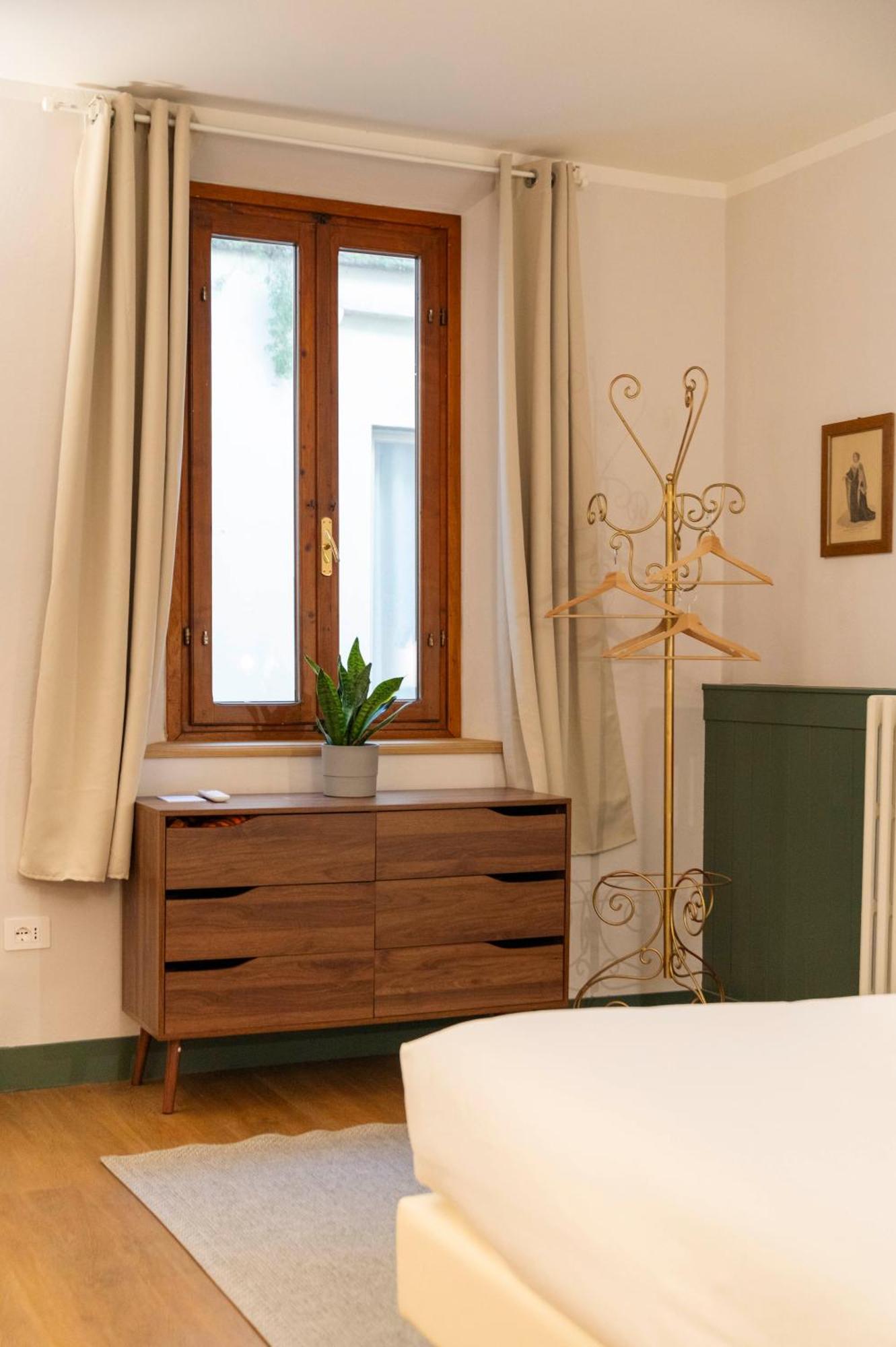 Zanobi 45 Florenz